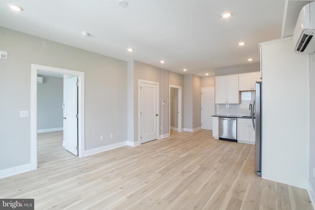 5230 WALNUT ST #UNIT 4F
