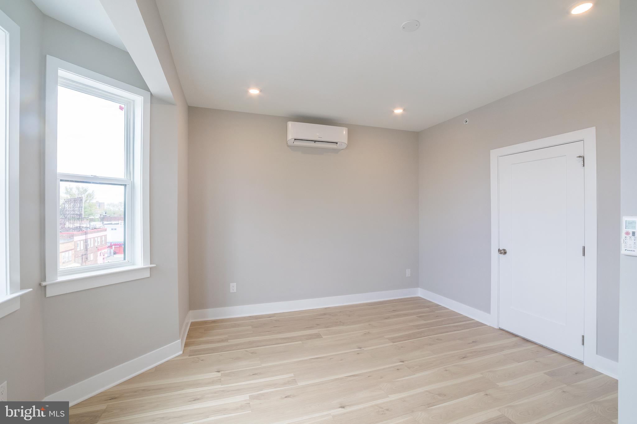 5230 WALNUT ST #UNIT 4F