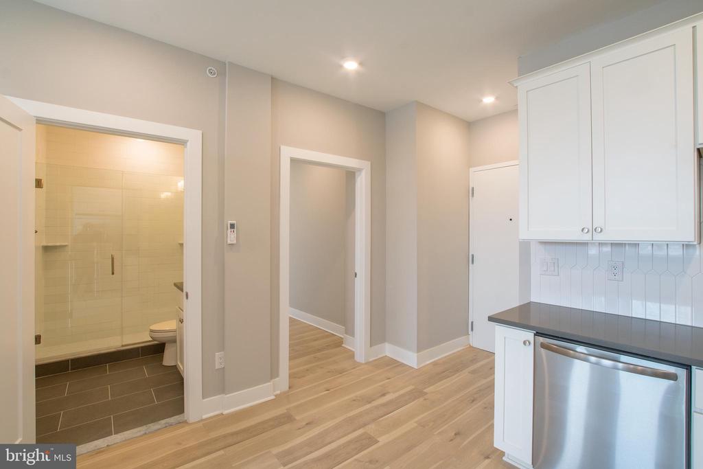 5230 WALNUT ST #UNIT 4F