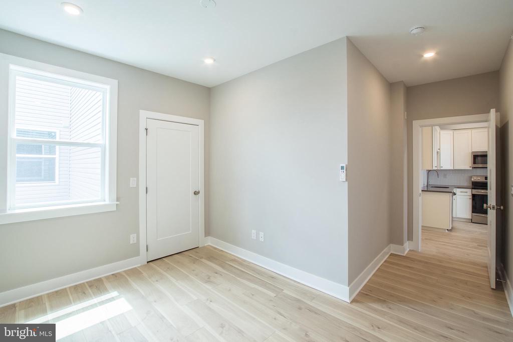5230 WALNUT ST #UNIT 4F