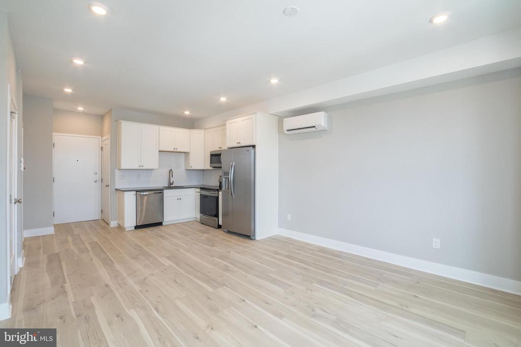 5230 WALNUT ST #UNIT 4F