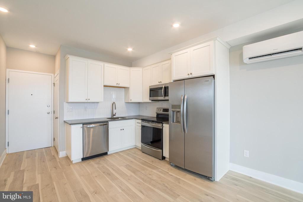 5230 WALNUT ST #UNIT 4F