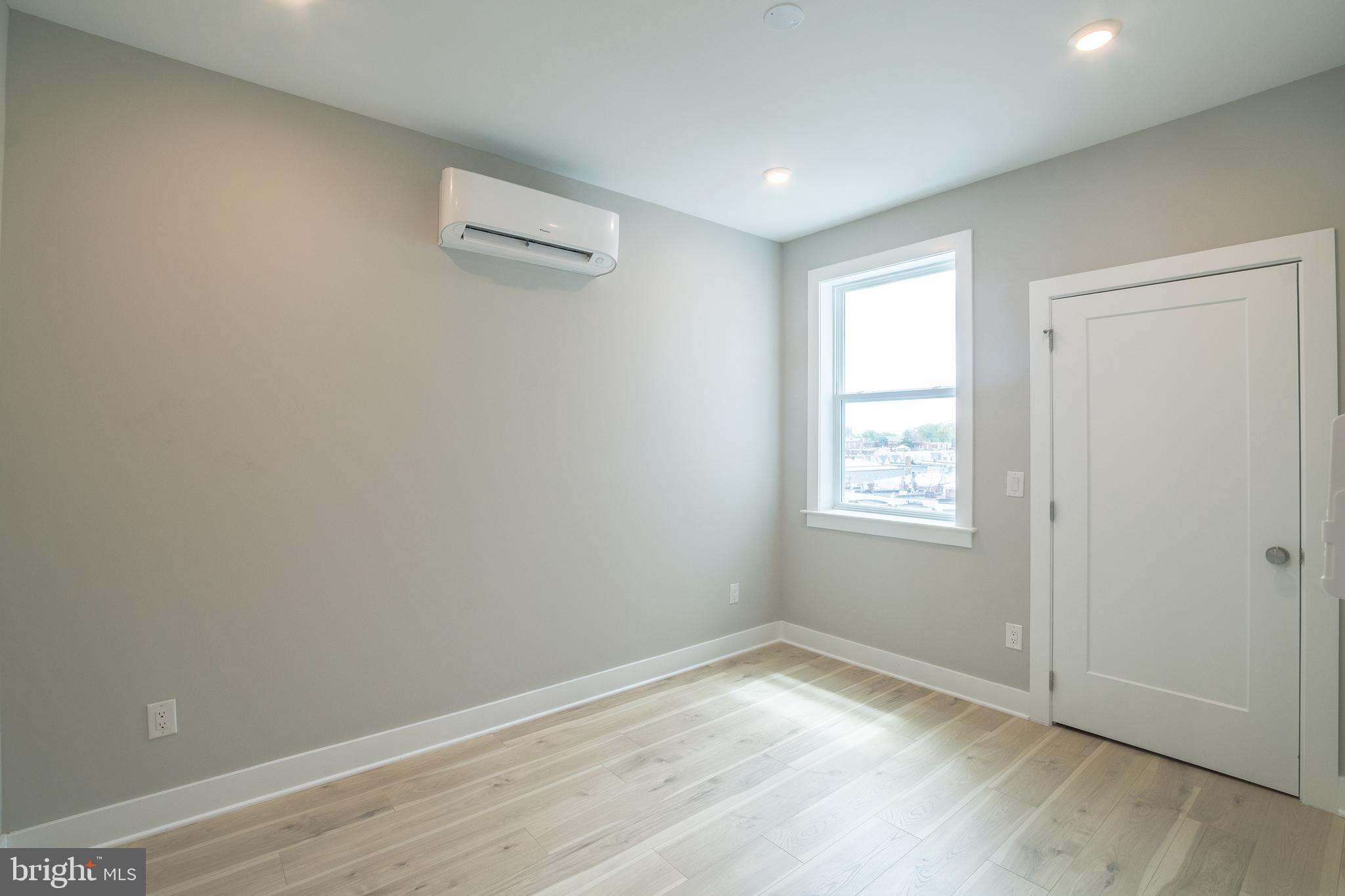 5230 WALNUT ST #UNIT 4F