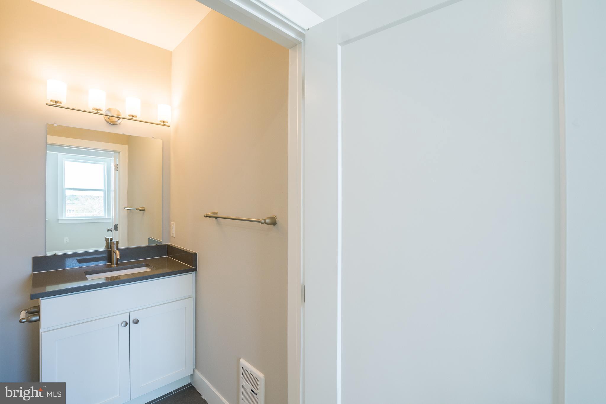 5230 WALNUT ST #UNIT 4F