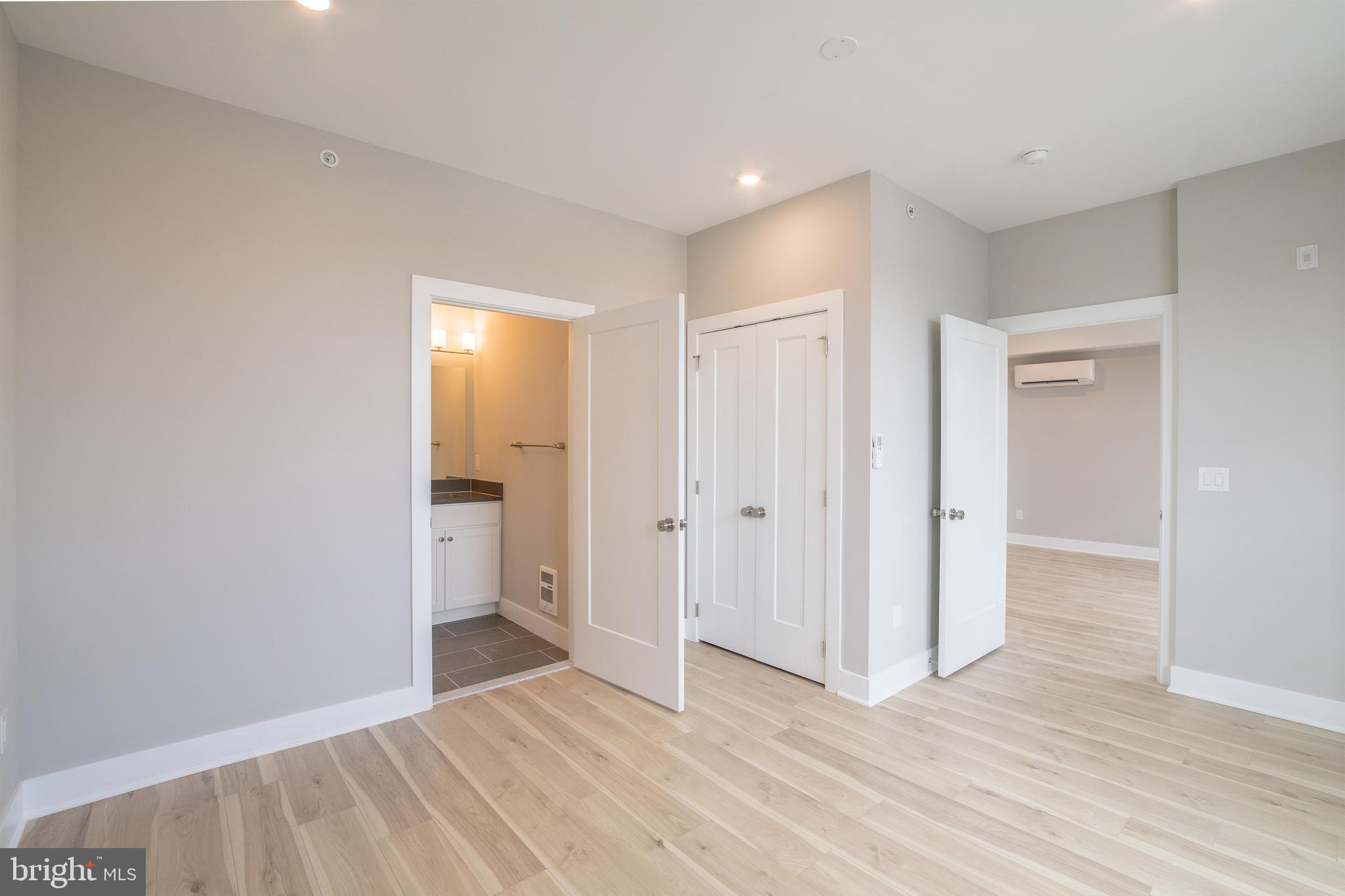 5230 WALNUT ST #UNIT 4F