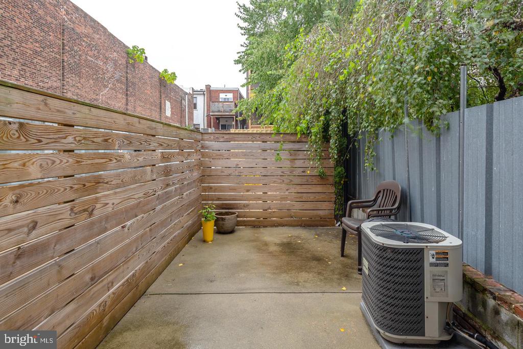 932 N HANCOCK ST