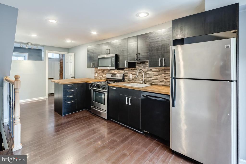 932 N HANCOCK ST