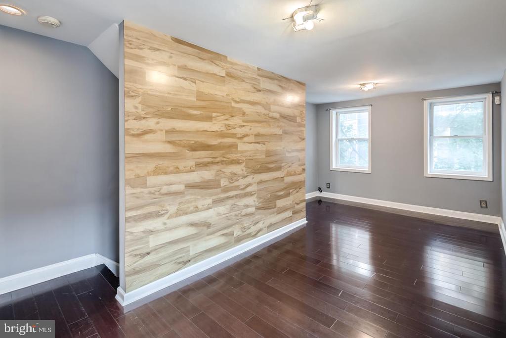932 N HANCOCK ST