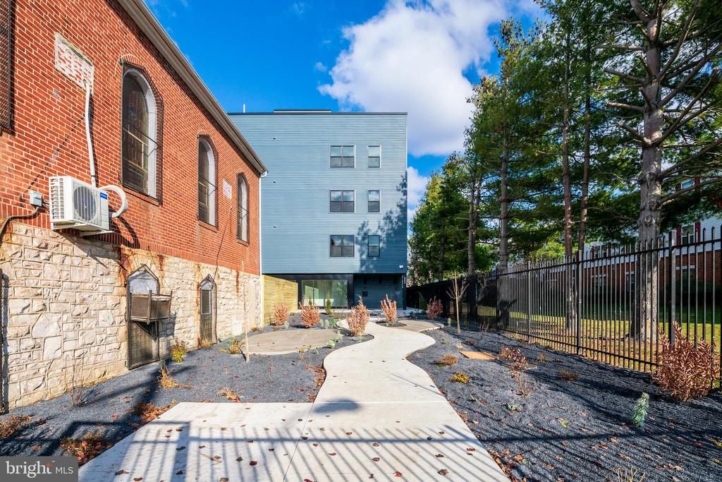 1330 S PATTON ST #UNIT 403