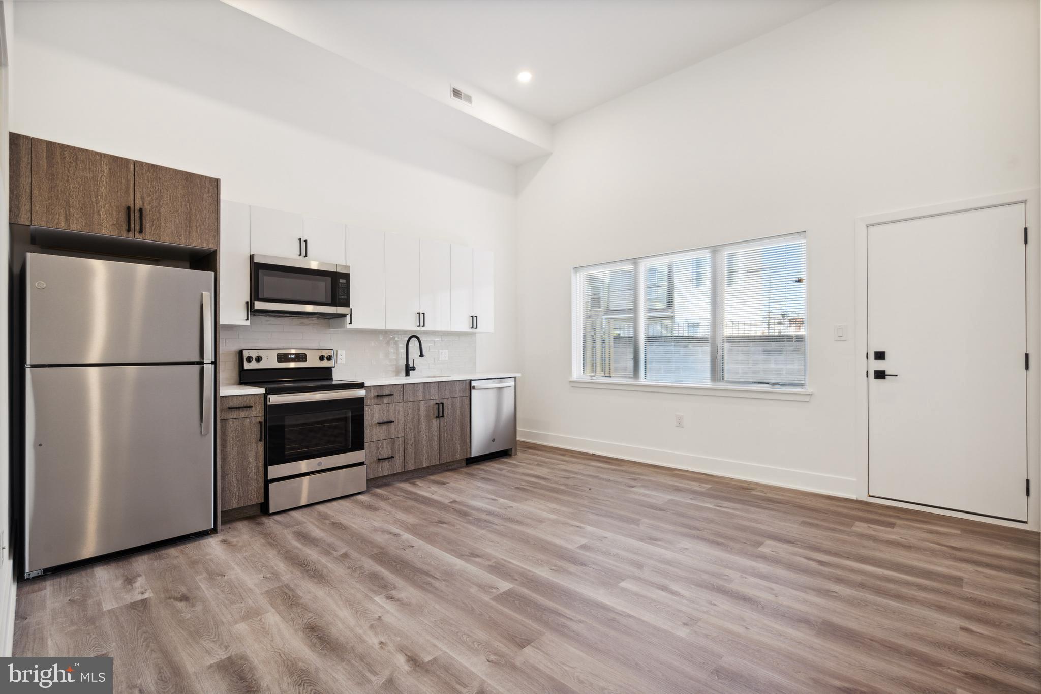 1420 POINT BREEZE AVE #UNIT 102