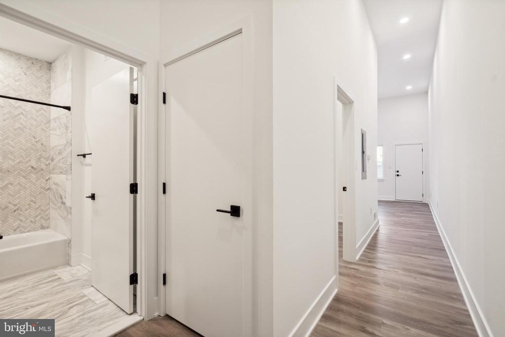1420 POINT BREEZE AVE #UNIT 102