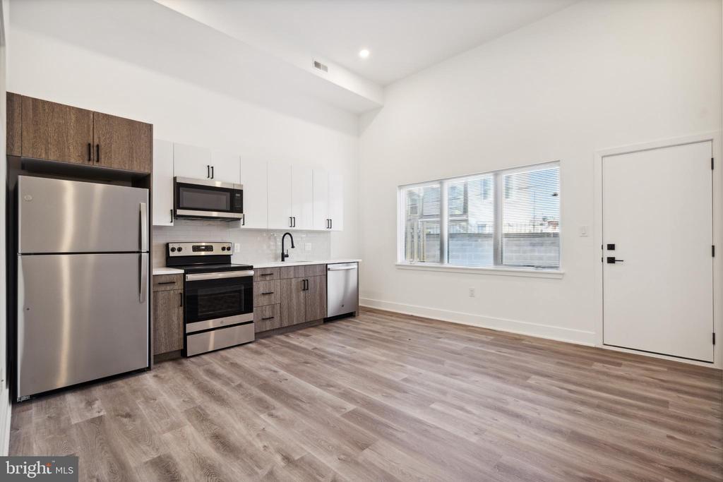 1420 POINT BREEZE AVE #UNIT 102