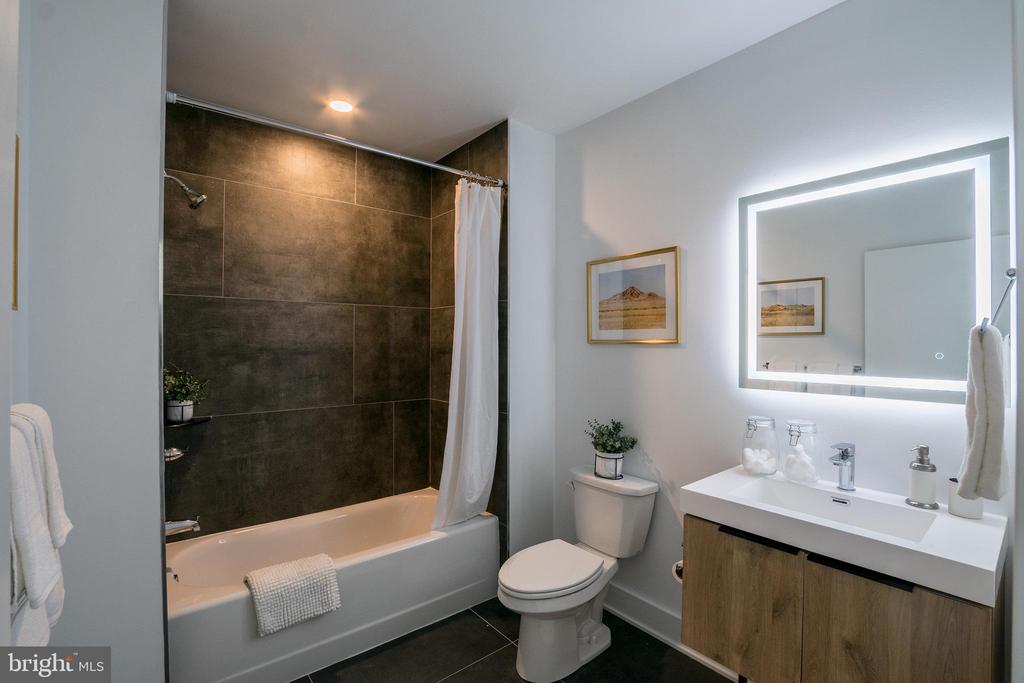 2235 WASHINGTON AVE #207