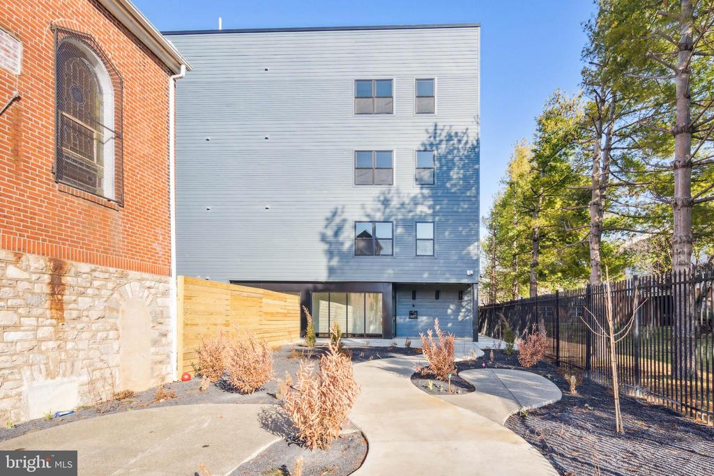 1330 S PATTON ST #UNIT 208