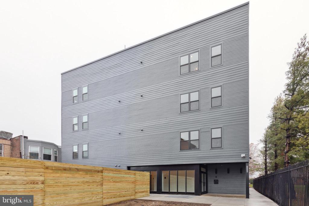 1330 S PATTON ST #UNIT 401