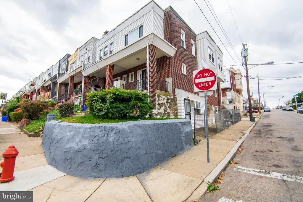5774 N 20TH ST #UPPER UNIT