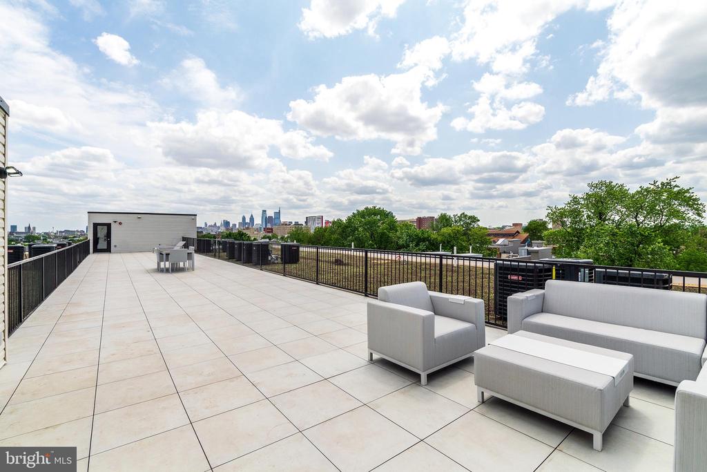2233 N 7TH ST #UNIT 207