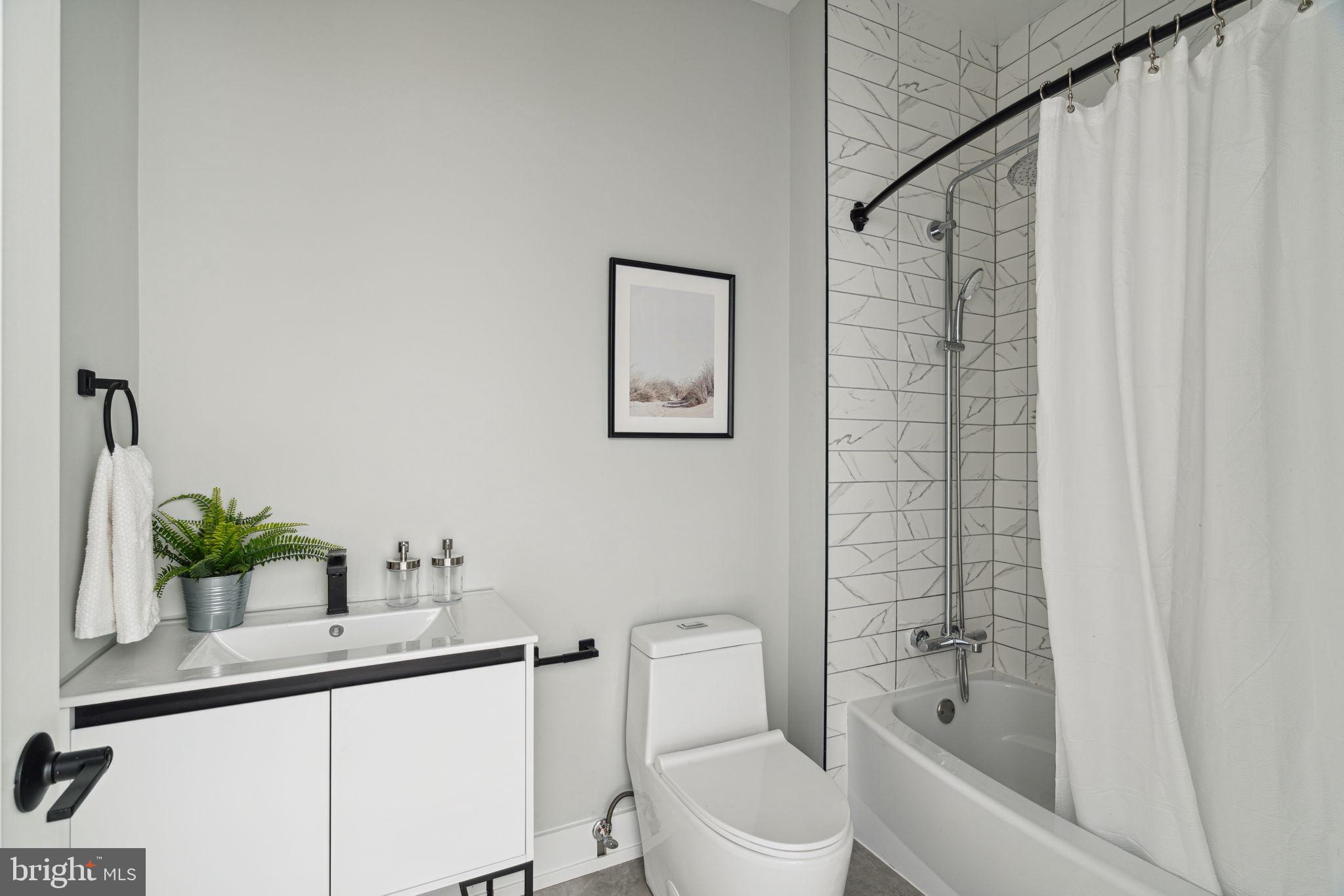 2233 N 7TH ST #UNIT 207