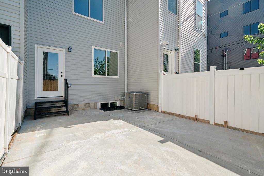 922 W SUSQUEHANNA AVE #1