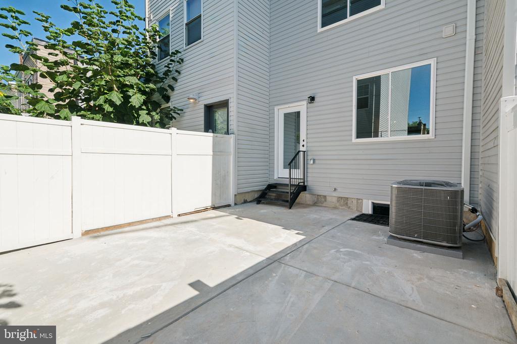 922 W SUSQUEHANNA AVE #1