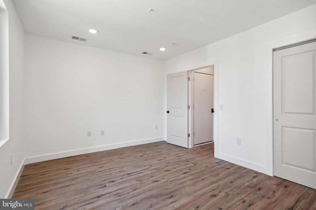 922 W SUSQUEHANNA AVE #2