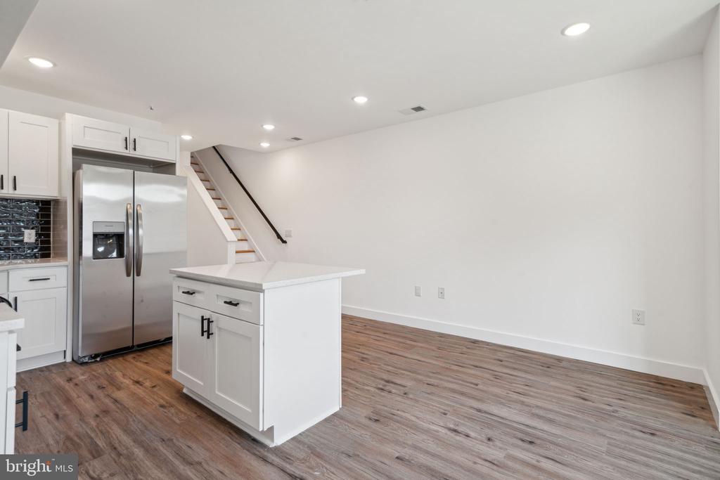 922 W SUSQUEHANNA AVE #2