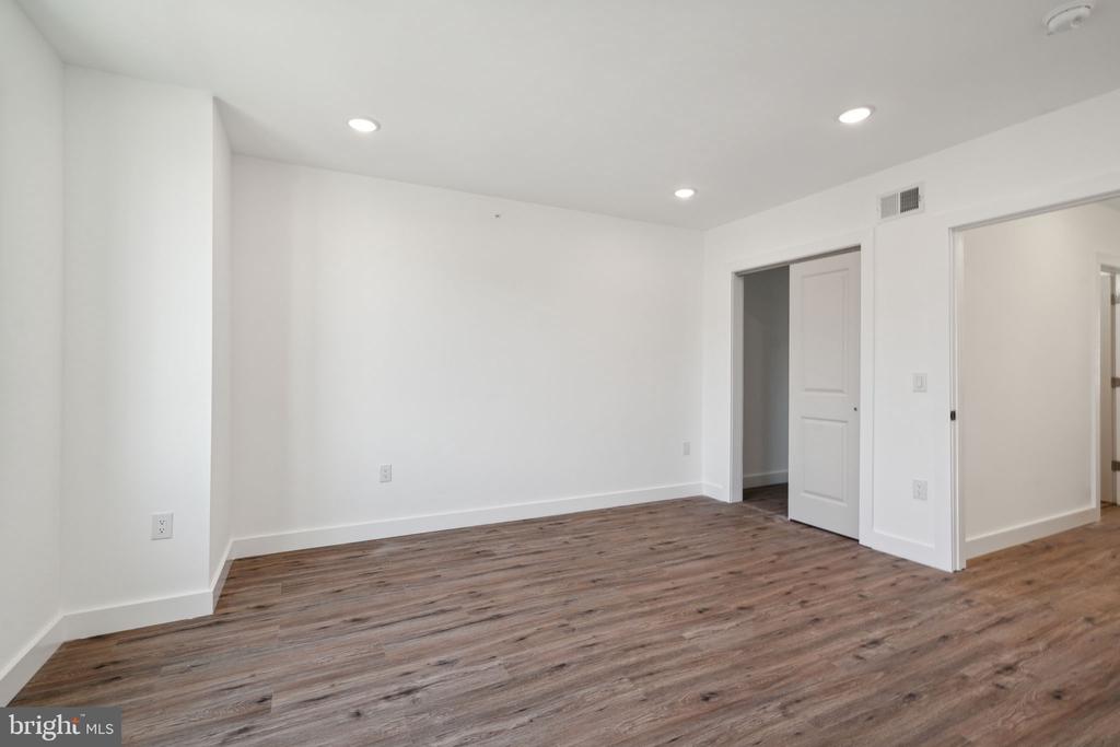 922 W SUSQUEHANNA AVE #2