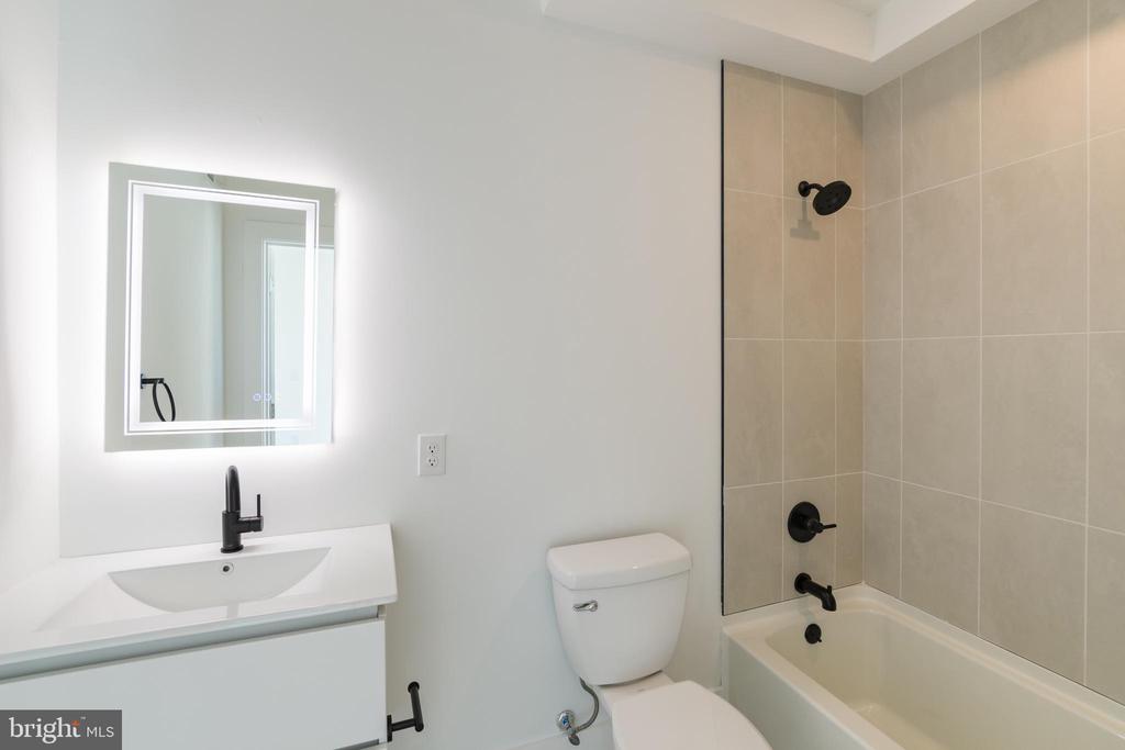 5900 GERMANTOWN AVE #UNIT 15