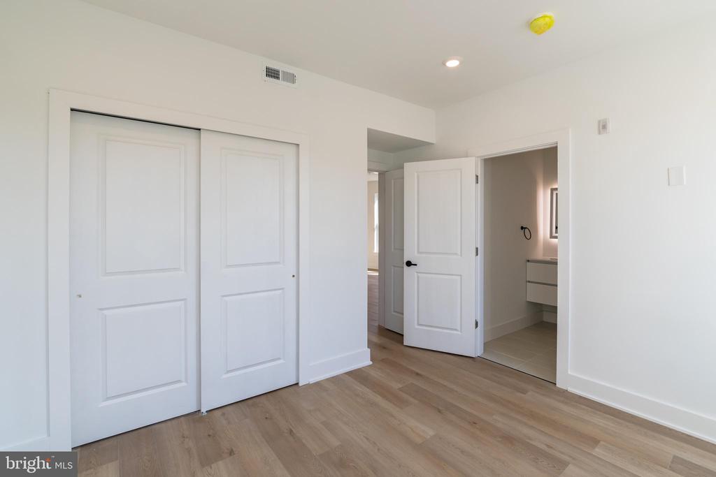 5900 GERMANTOWN AVE #UNIT 15