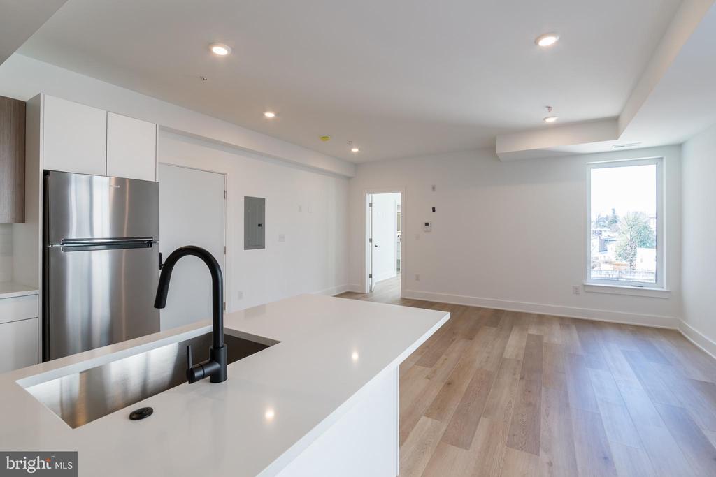 5900 GERMANTOWN AVE #UNIT 16