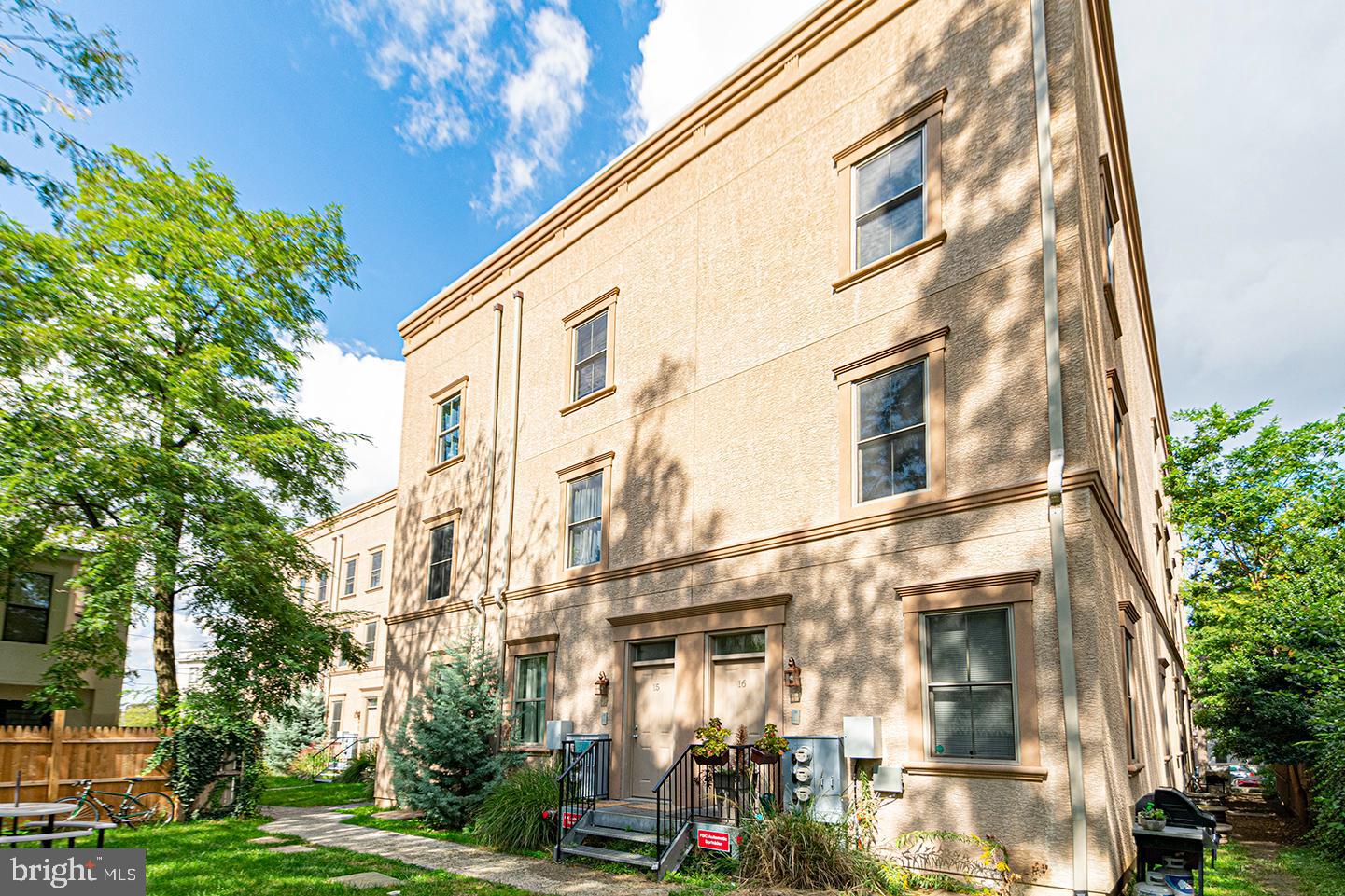 2012 W GIRARD AVE #UNIT 13A