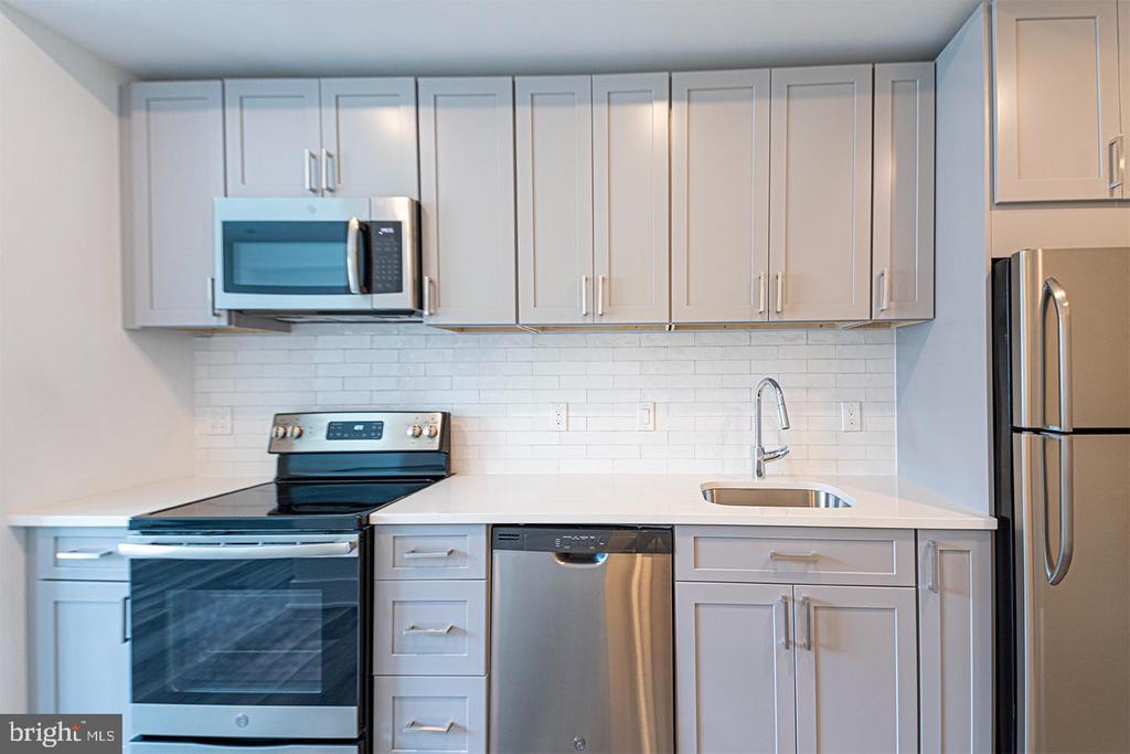 1245 RIDGE AVE #UNIT 402