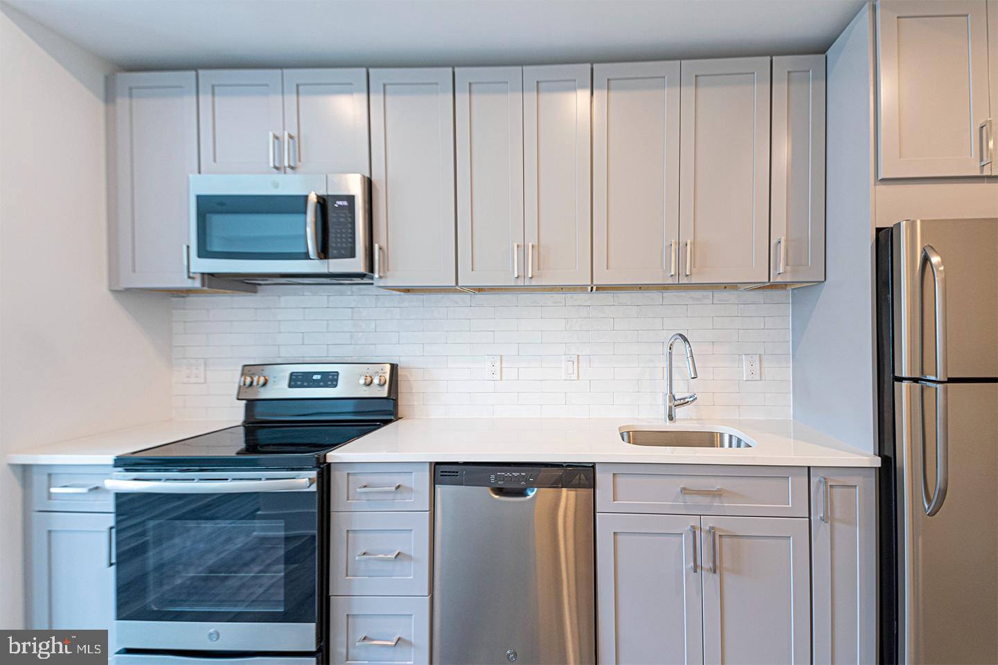 1245 RIDGE AVE #UNIT 402