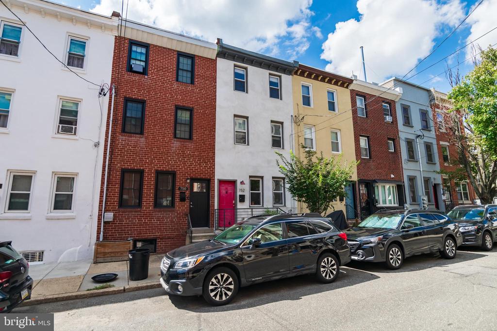 752 N UBER ST
