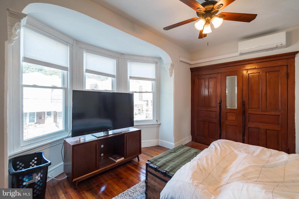 3830 MANAYUNK AVE