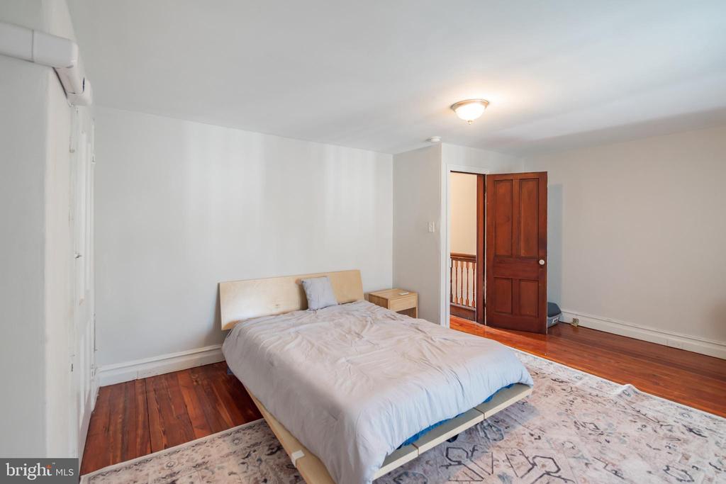 3830 MANAYUNK AVE