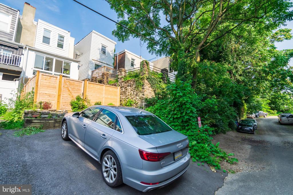 3830 MANAYUNK AVE