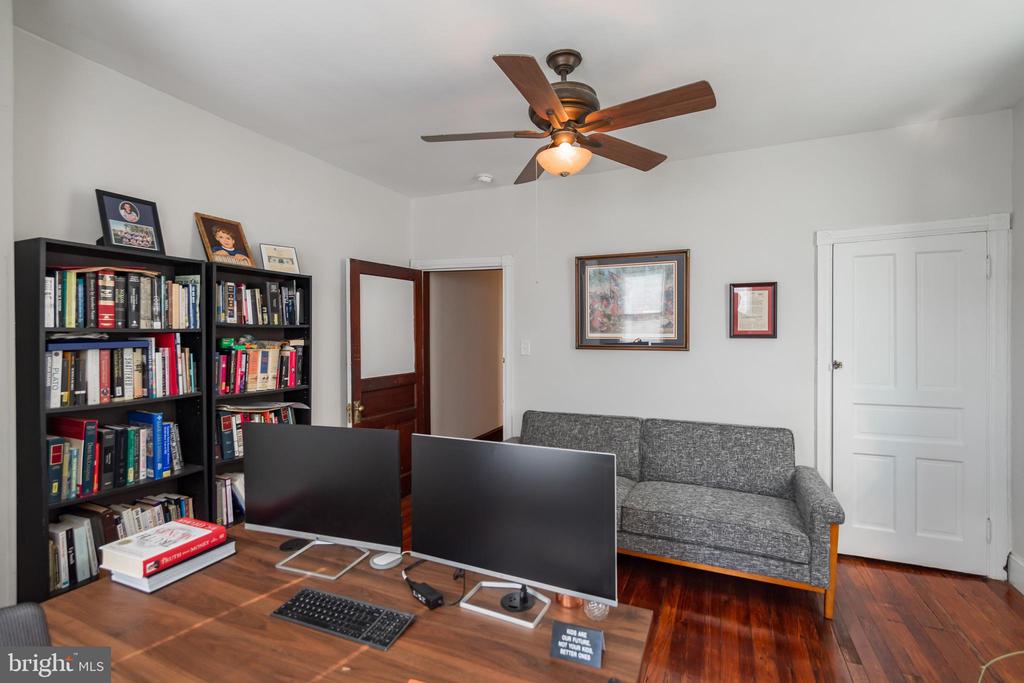 3830 MANAYUNK AVE