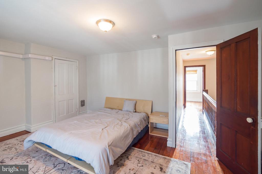 3830 MANAYUNK AVE