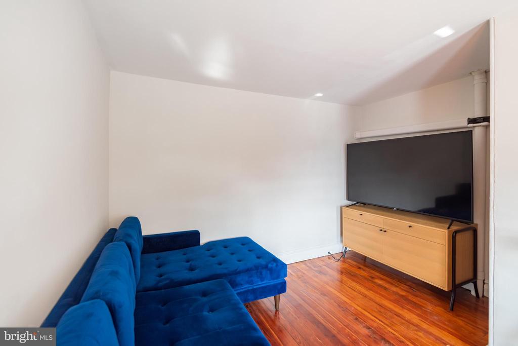 3830 MANAYUNK AVE