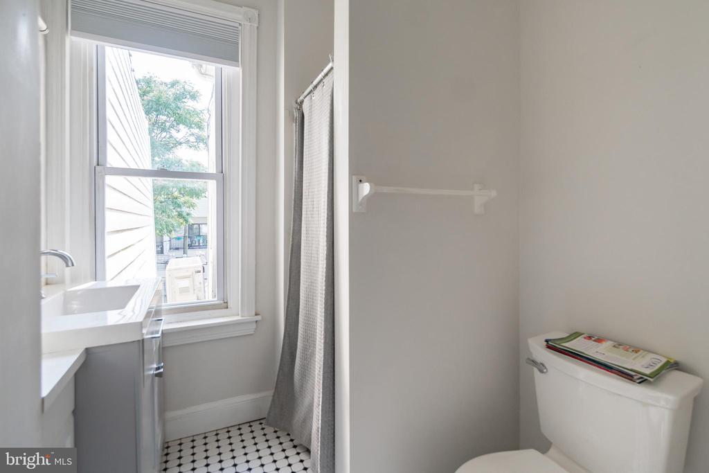 3830 MANAYUNK AVE