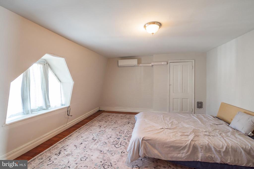 3830 MANAYUNK AVE