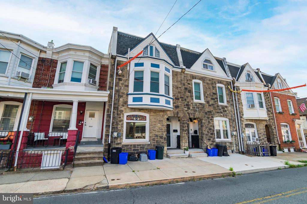 3830 MANAYUNK AVE