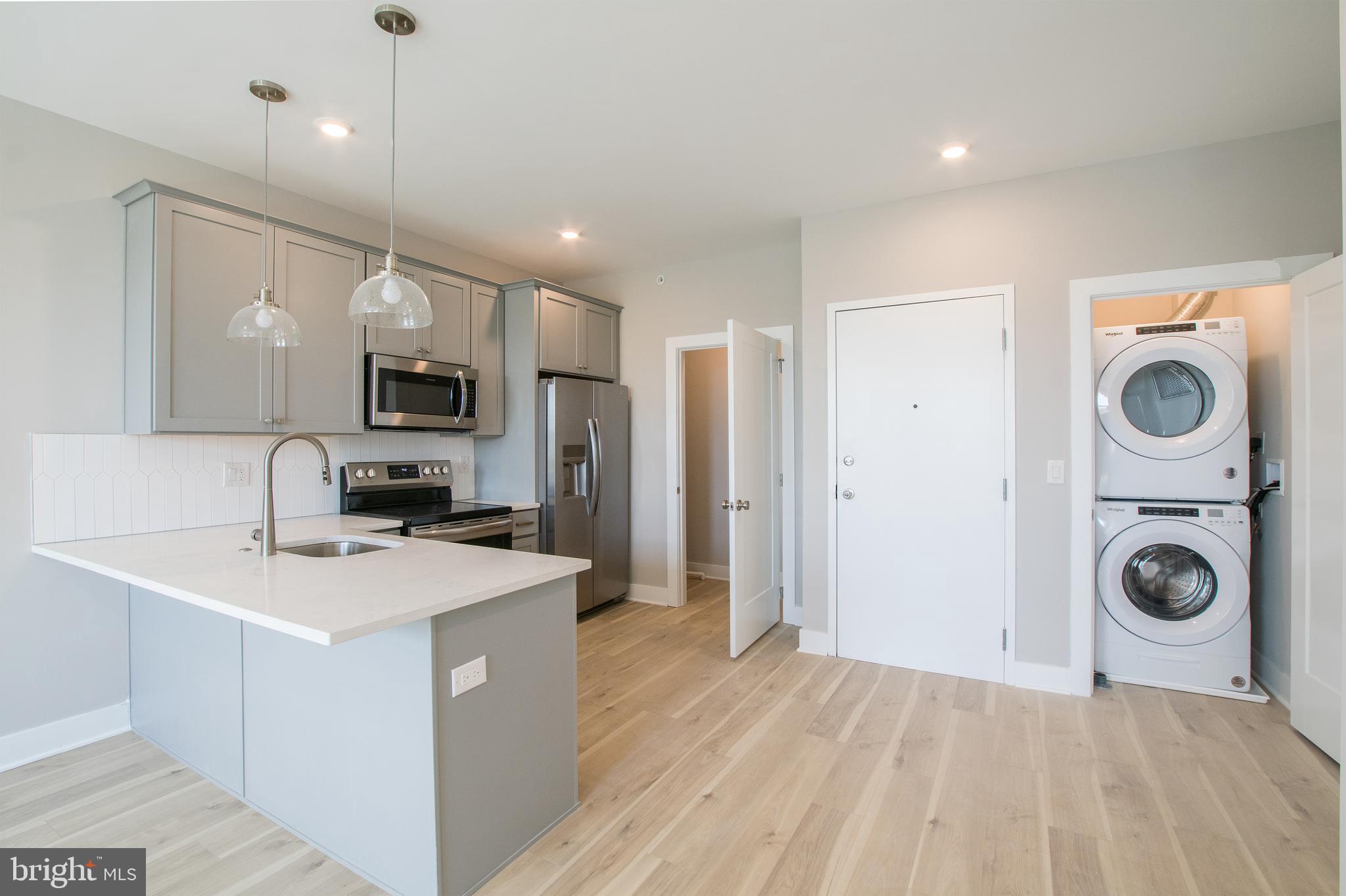 5230 WALNUT ST #UNIT 4R