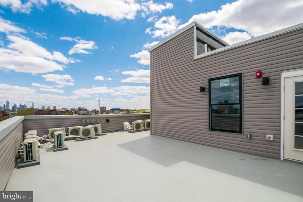 5230 WALNUT ST #UNIT 4R