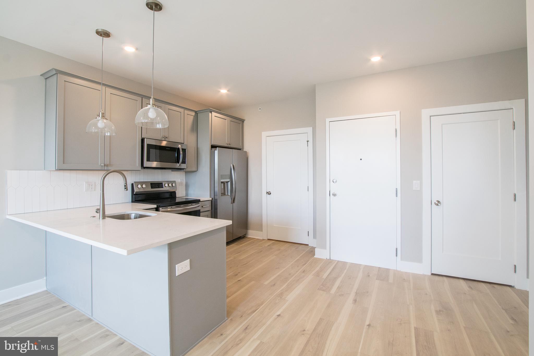 5230 WALNUT ST #UNIT 4R