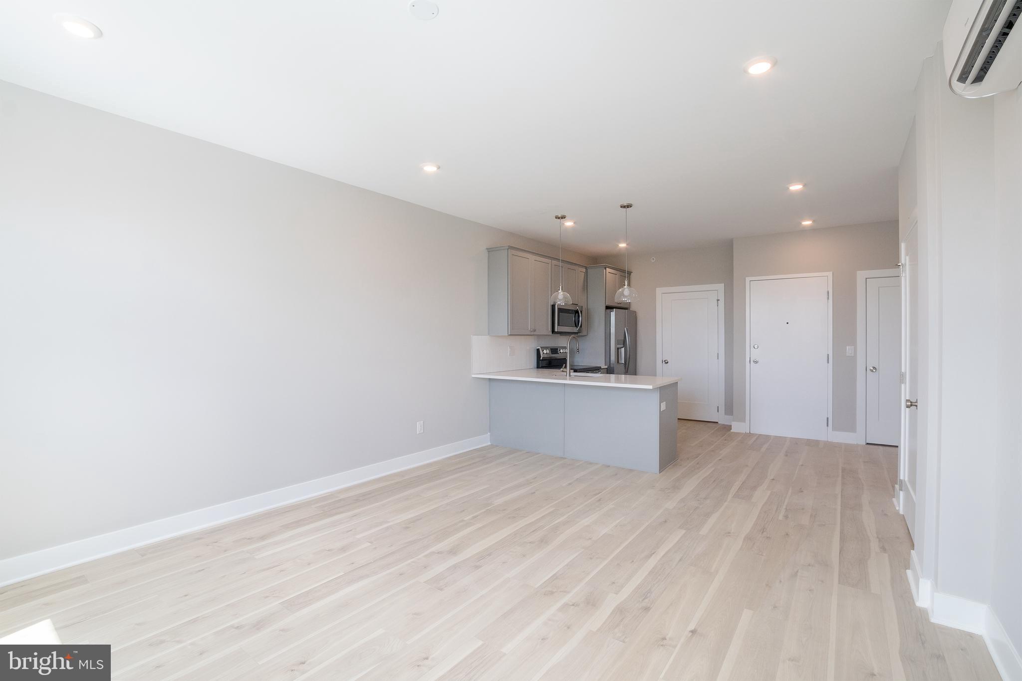 5230 WALNUT ST #UNIT 4R