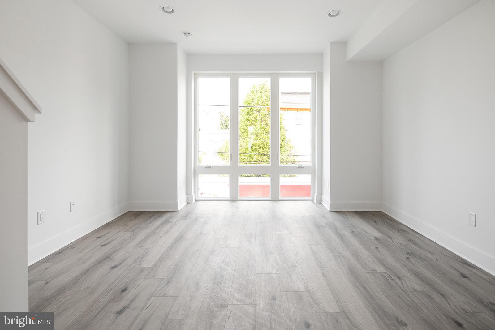 2032 E SUSQUEHANNA AVE #B