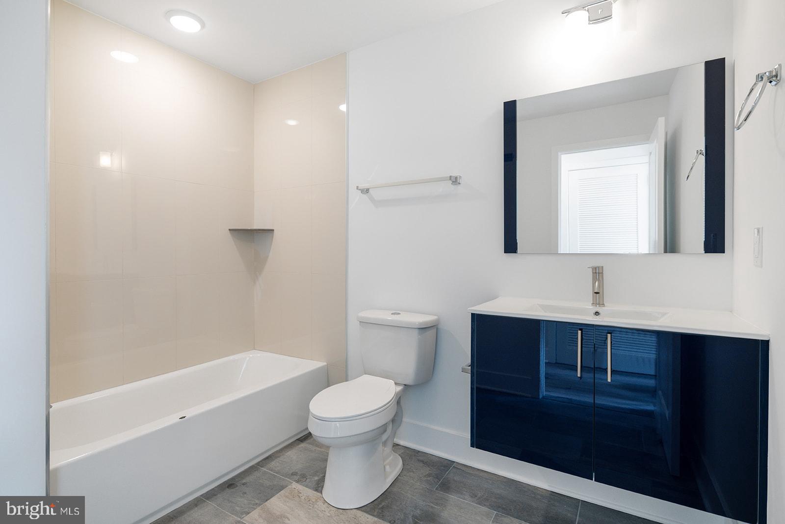 2032 E SUSQUEHANNA AVE #B