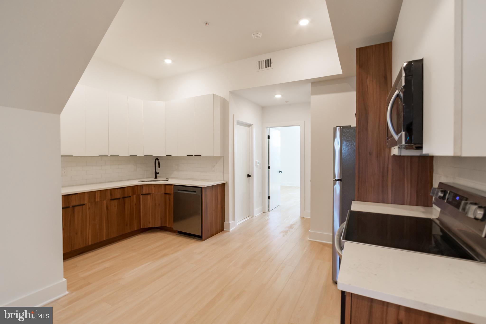 4408 LANCASTER AVE #UNIT 401